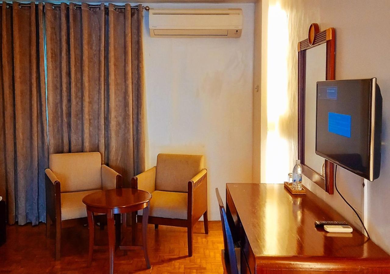 Reddoorz Plus Near Mango Avenue Cebu Room photo